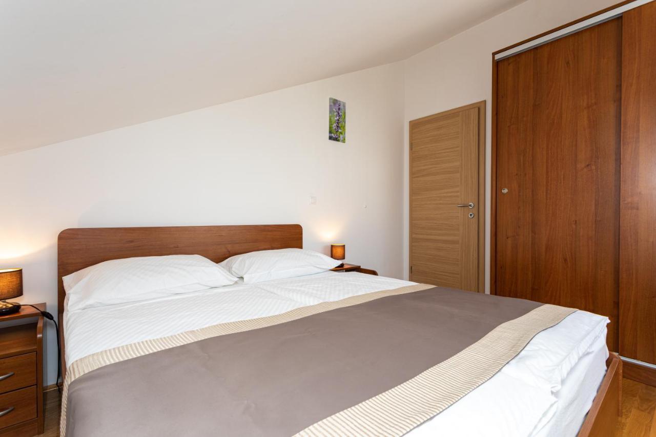 Apartments Crnekovic V Baška Dış mekan fotoğraf